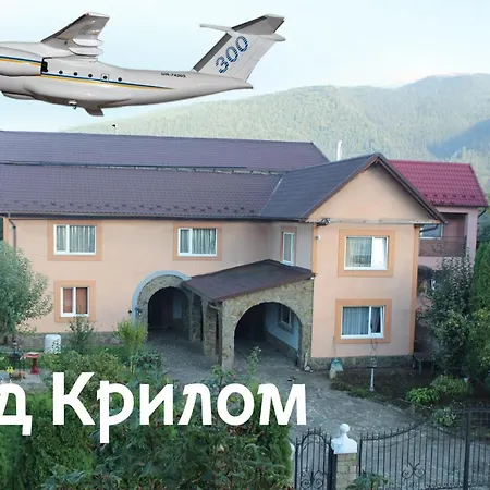 кімната з диваном
