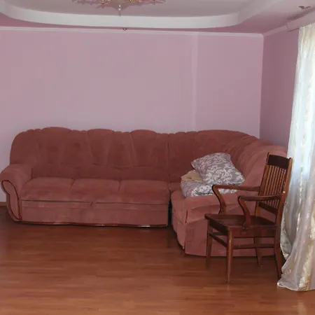 кімната з диваном Deliatyn