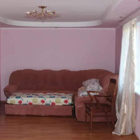 Lodge кімната з диваном Deliatyn