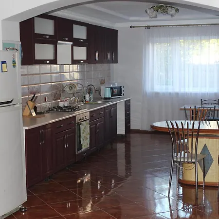 кімната з диваном Lodge