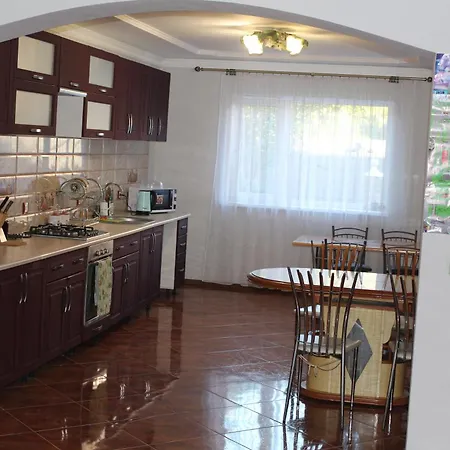 кімната з диваном Lodge