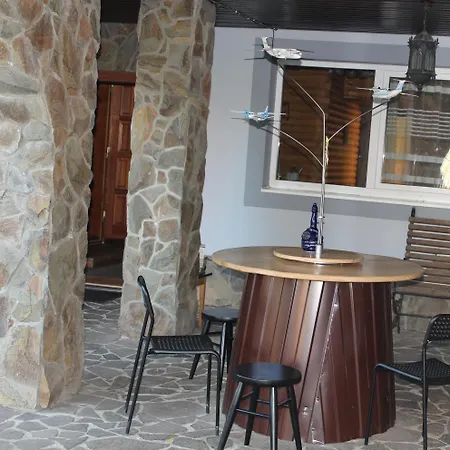кімната з диваном Lodge